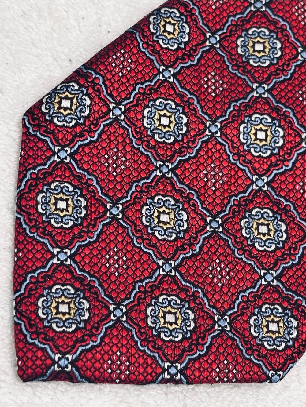 Brand New Tie By JOS A. BANK (Signature Collection) - Tie Is 3.5 Inches Wide